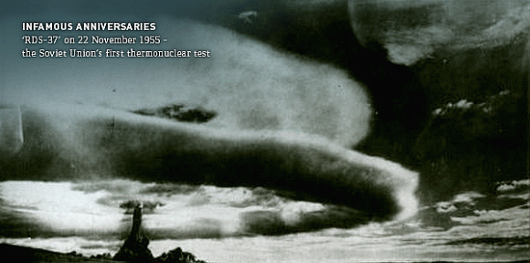 Bild der pilzförmigen Wolke nach dem AḰernwaffentest RDS-37 1955